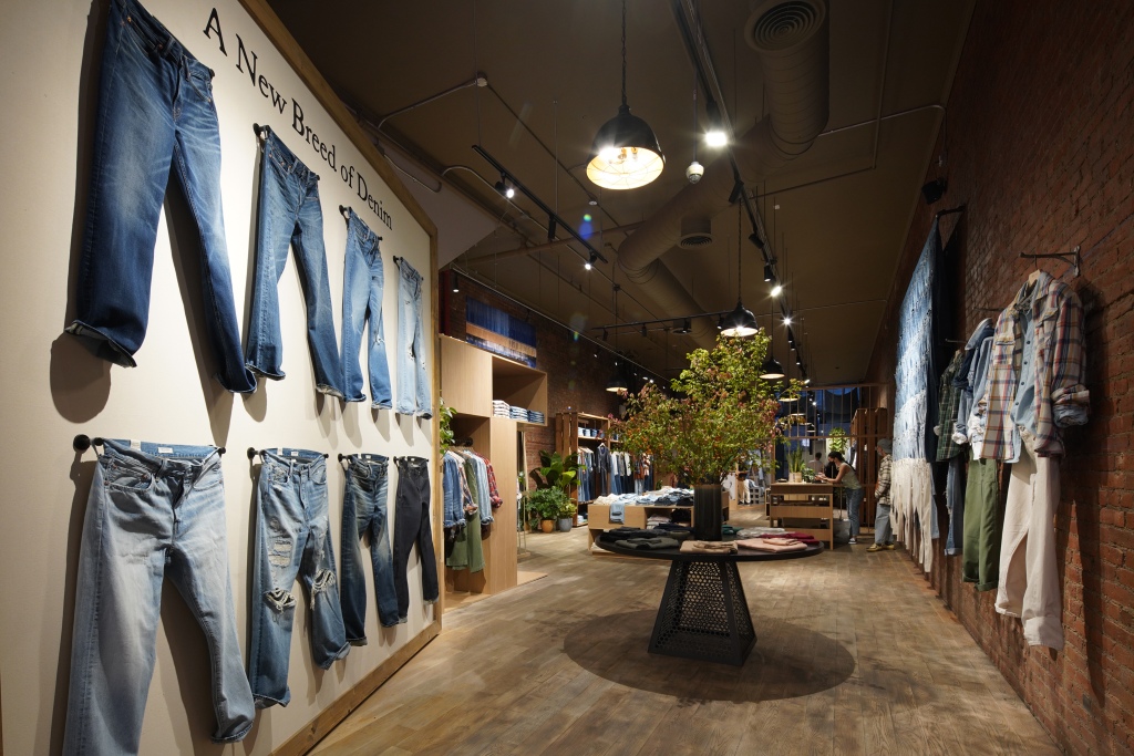 juni reguleren boezem American Eagle Outfitters, Inc. Launches AE77, An Artfully Designed And  Sustainably Crafted Premium Denim Brand - AEO-Inc