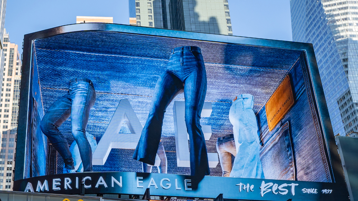 Glossy: American Eagle launches 'OMJeans,' its biggest post-pandemic denim  activation - AEO-Inc